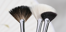 化妆刷的刷毛越柔软越好吗？